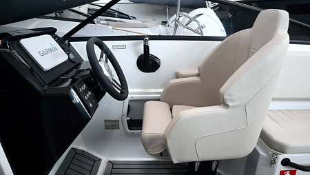 Моторный катер Finnmaster R6